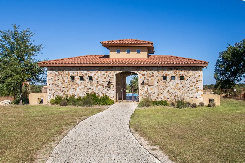 204 Via Daniela Florence, TX 76527