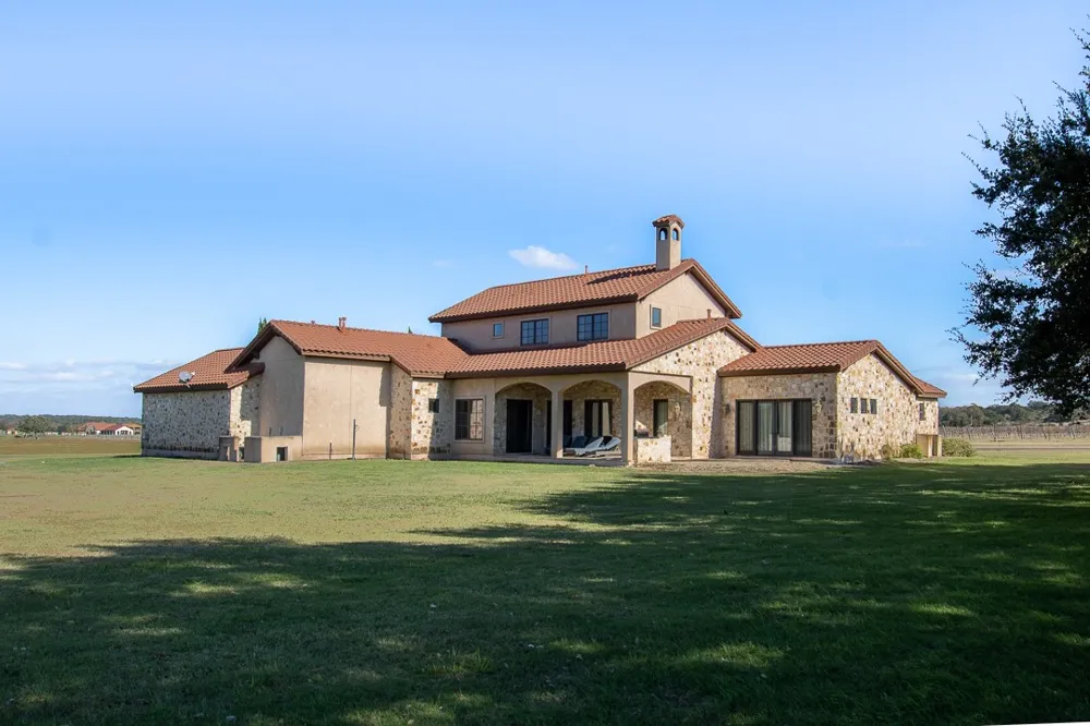 204 Via Daniela Florence, TX 76527