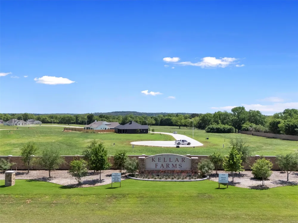 32 Hydrangea Drive Smithville, TX 78957