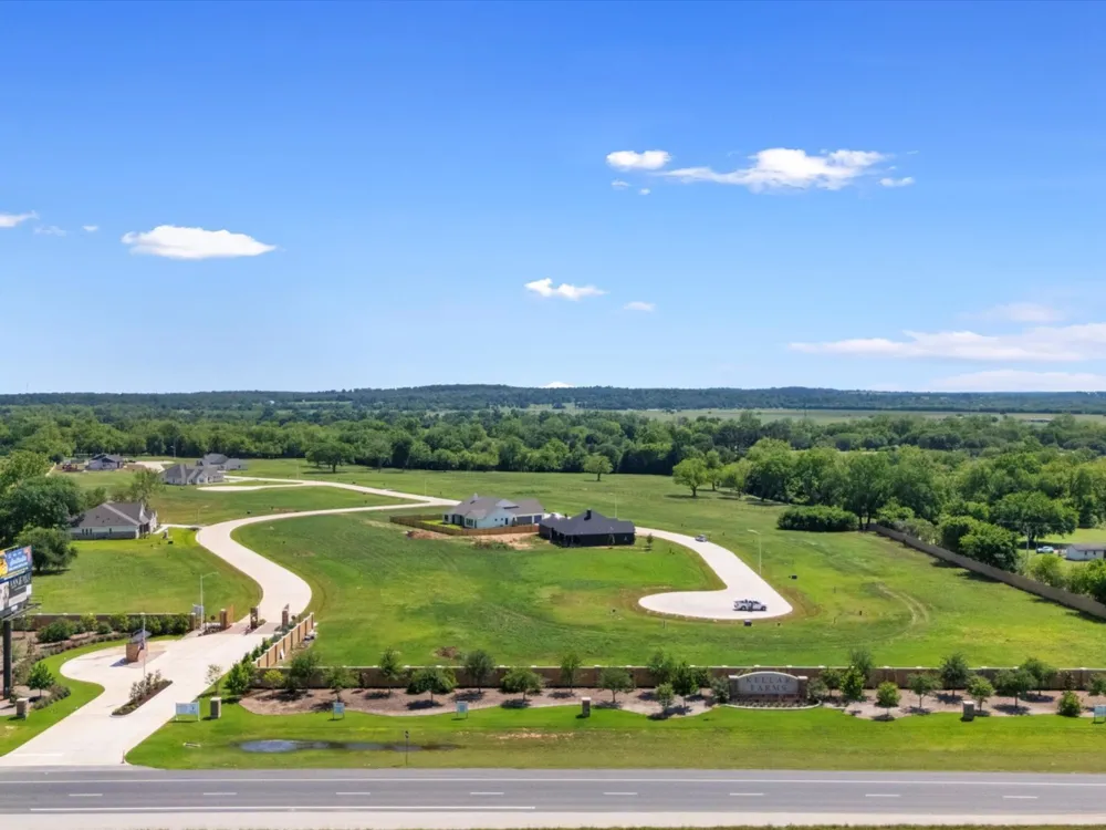 32 Hydrangea Drive Smithville, TX 78957