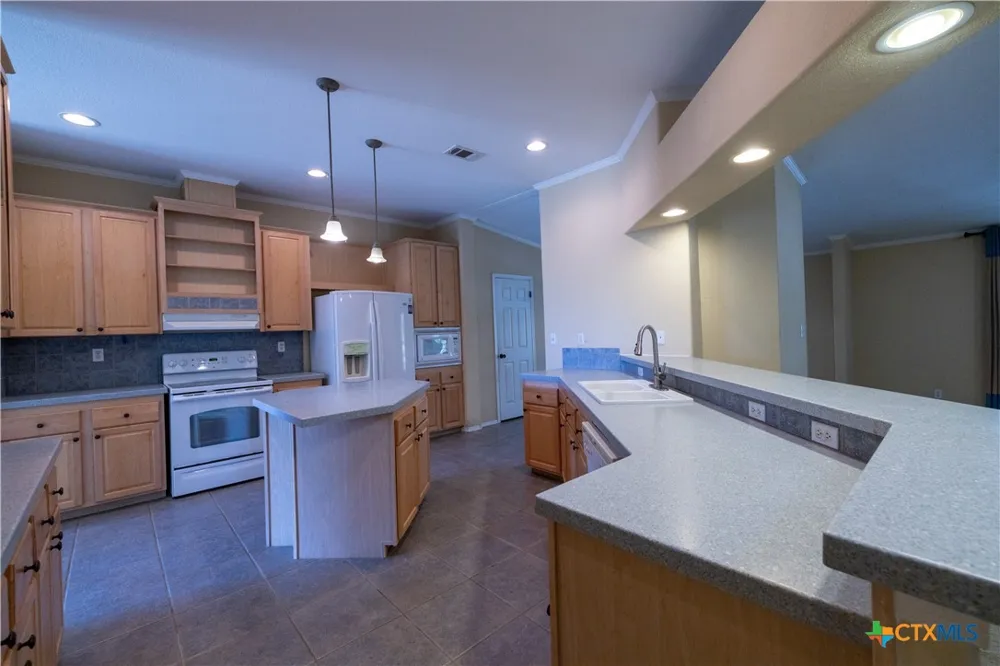 1400 Seminole Trail Dale, TX 78616