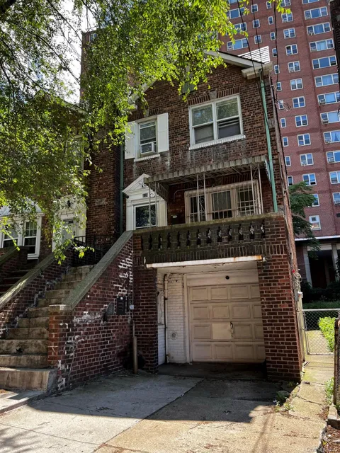 118 Van Cortlandt Avenue W
