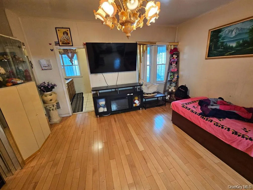 13222 101st Avenue Richmond Hill S., NY 11419