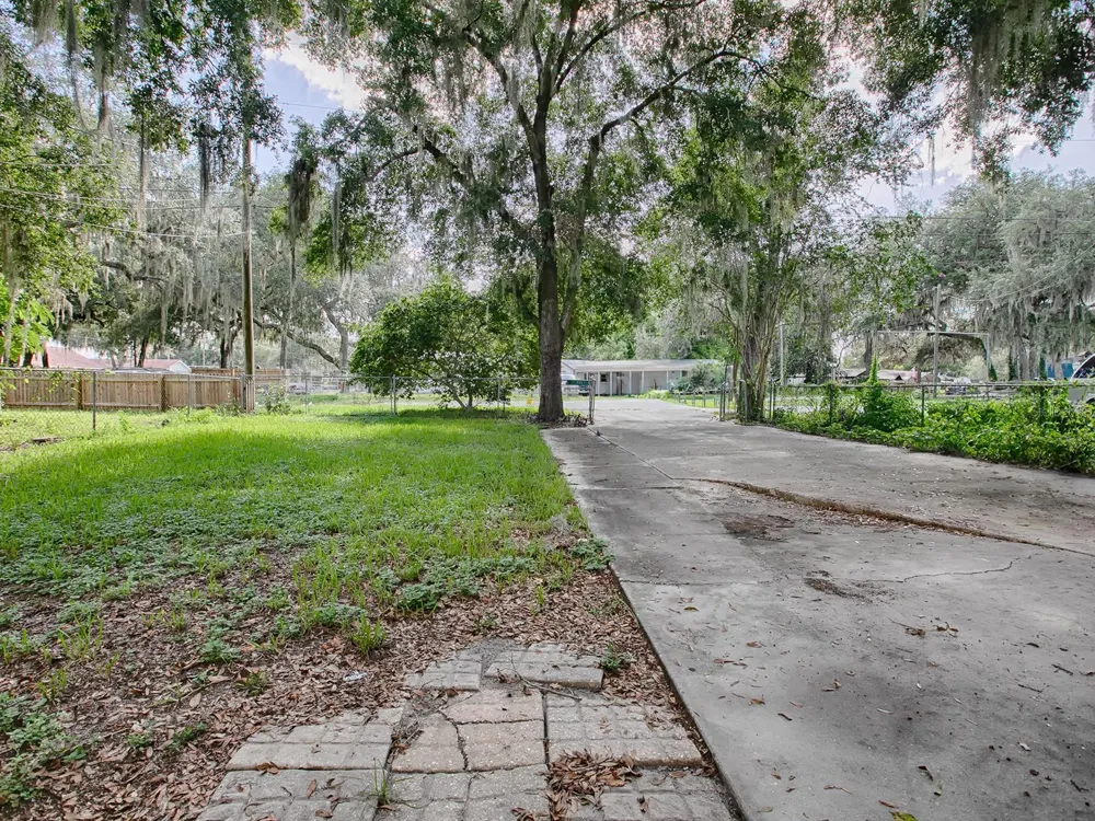 853 CR 484 Lake Panasoffkee, FL 33538