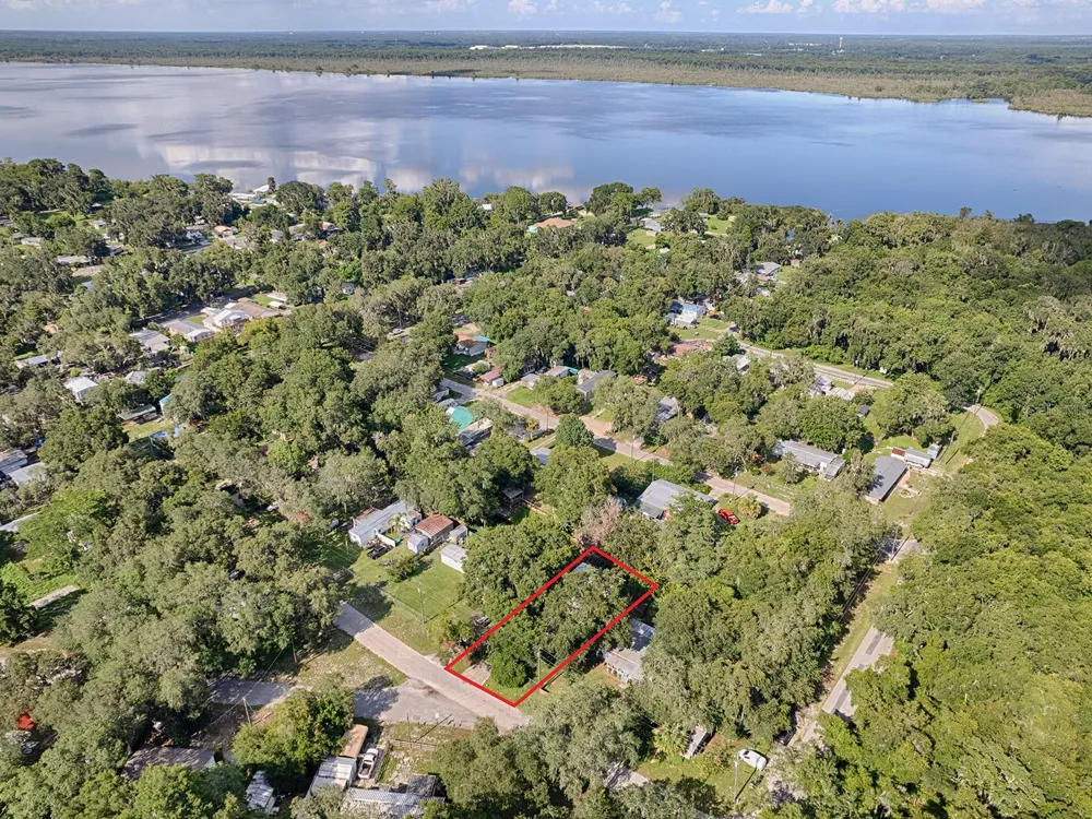 853 CR 484 Lake Panasoffkee, FL 33538