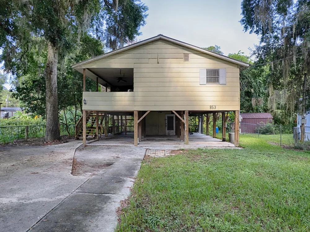 853 CR 484 Lake Panasoffkee, FL 33538