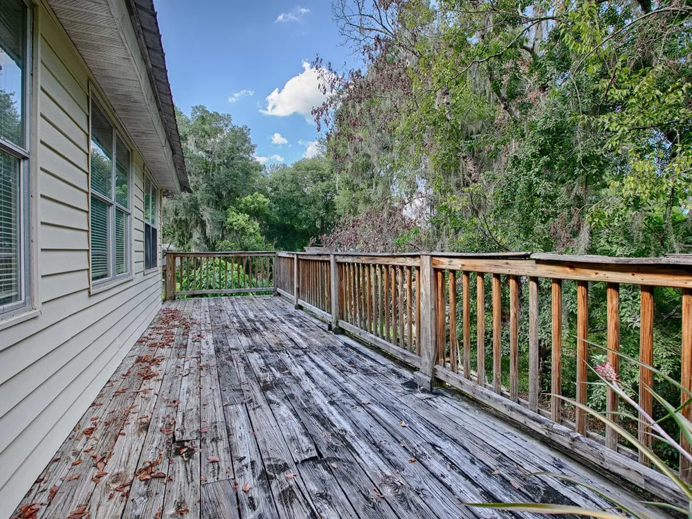853 CR 484 Lake Panasoffkee, FL 33538