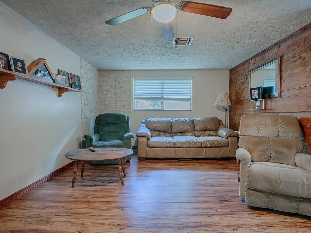 853 CR 484 Lake Panasoffkee, FL 33538