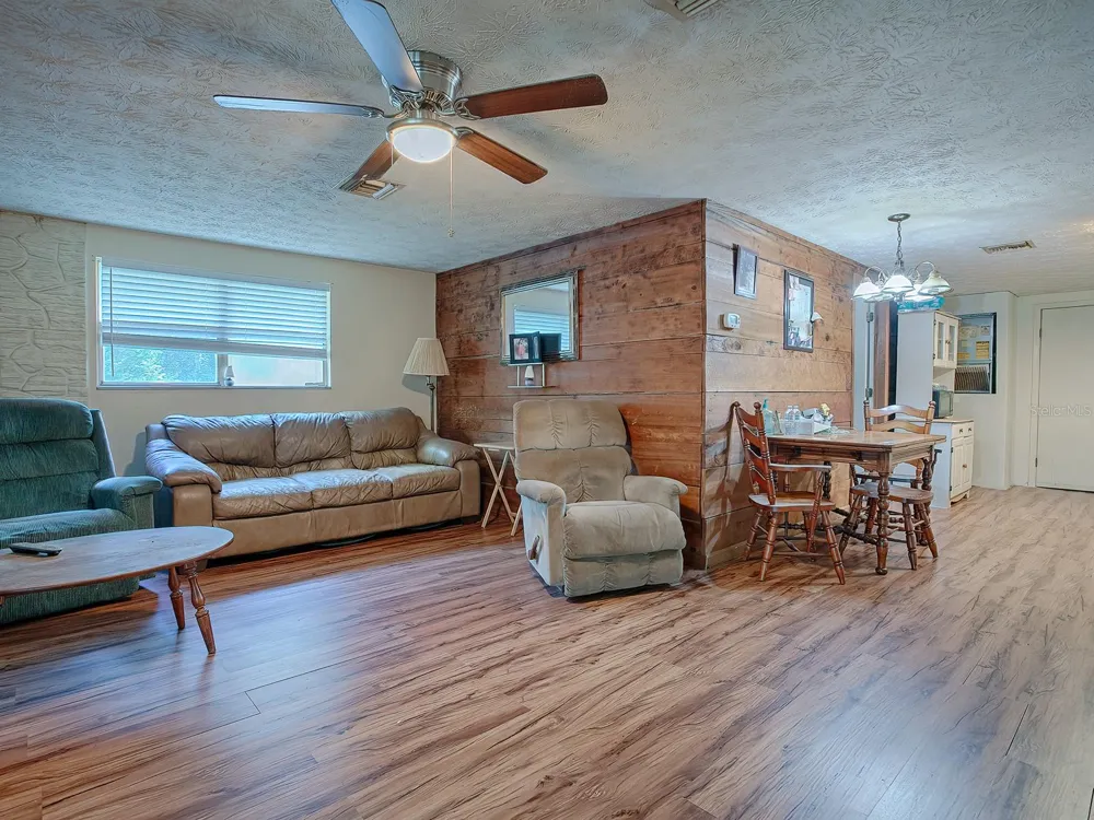 853 CR 484 Lake Panasoffkee, FL 33538