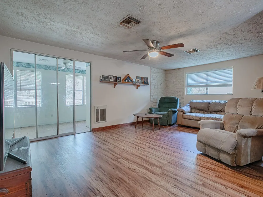 853 CR 484 Lake Panasoffkee, FL 33538