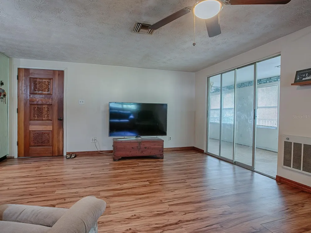853 CR 484 Lake Panasoffkee, FL 33538