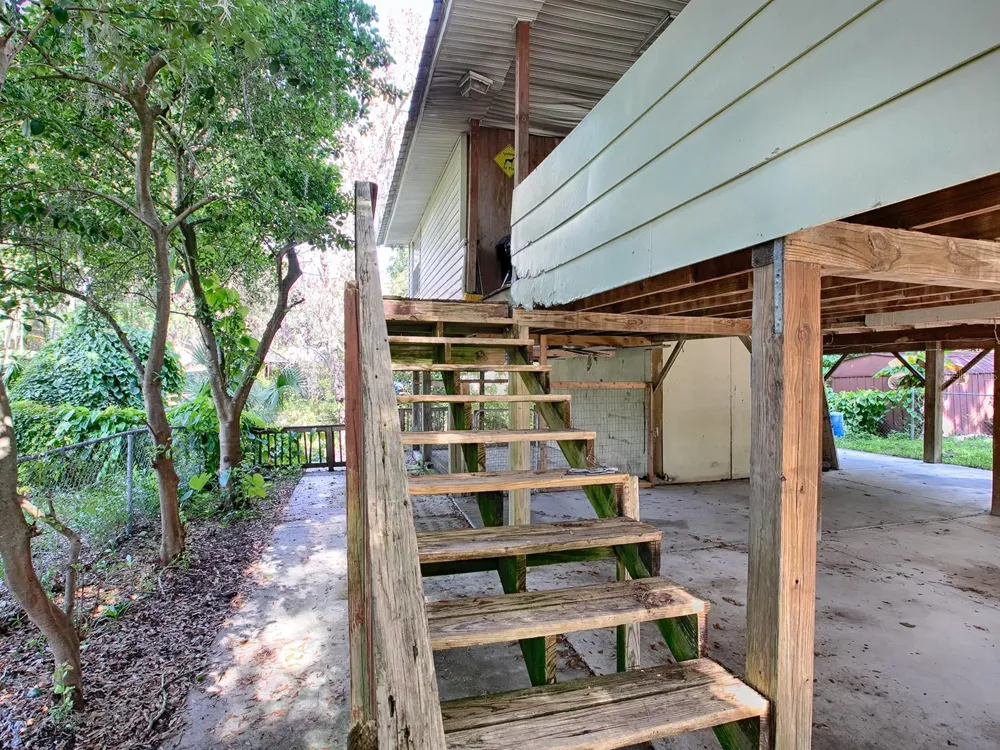 853 CR 484 Lake Panasoffkee, FL 33538