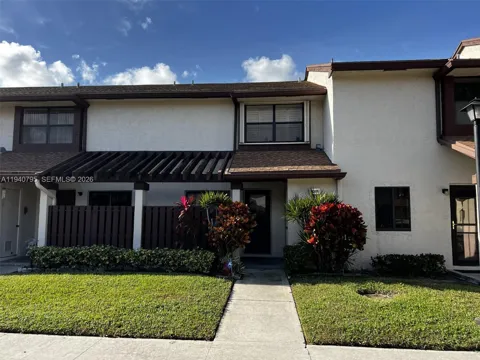 4389 Carambola Cir N