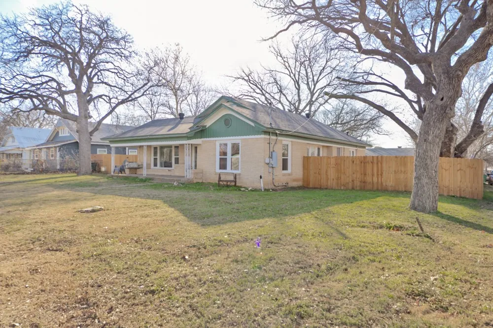 517 W Lamar Street Alvord, TX 76225