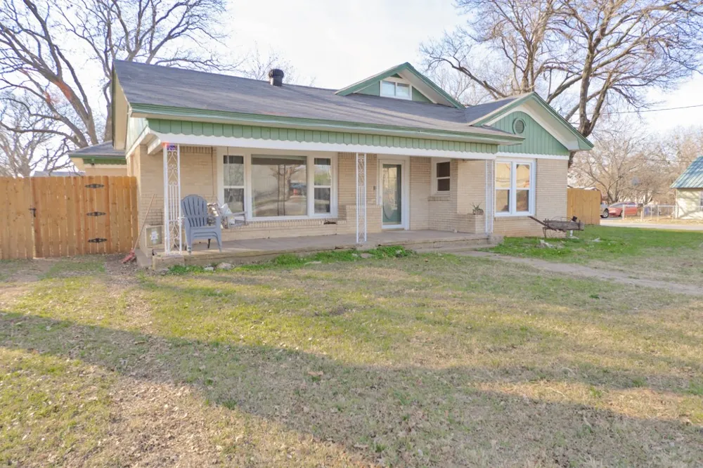 517 W Lamar Street Alvord, TX 76225