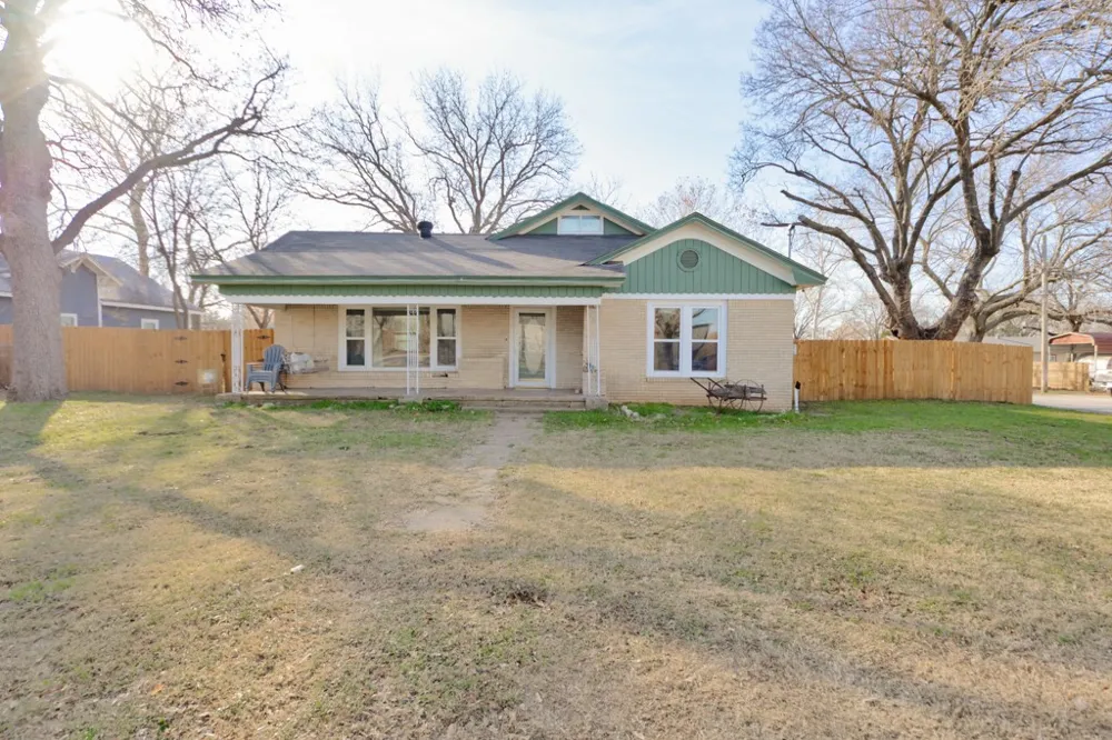 517 W Lamar Street Alvord, TX 76225