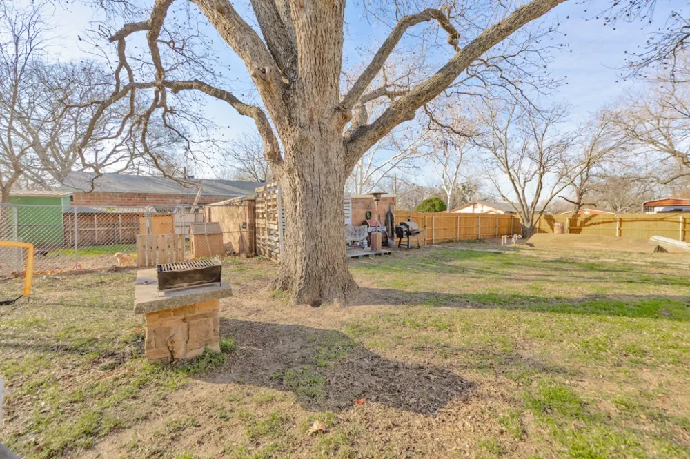517 W Lamar Street Alvord, TX 76225
