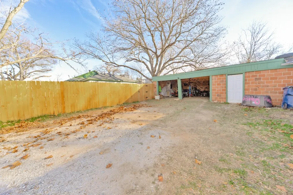 517 W Lamar Street Alvord, TX 76225
