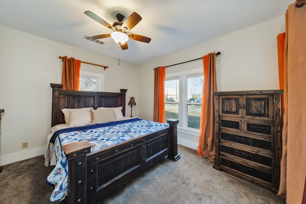 517 W Lamar Street Alvord, TX 76225