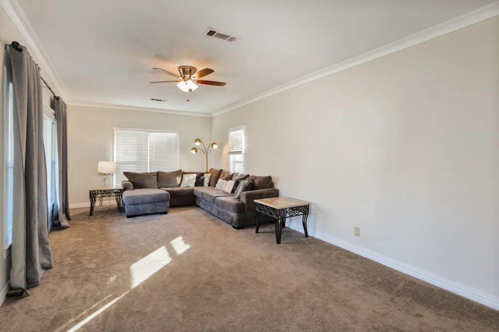 517 W Lamar Street Alvord, TX 76225
