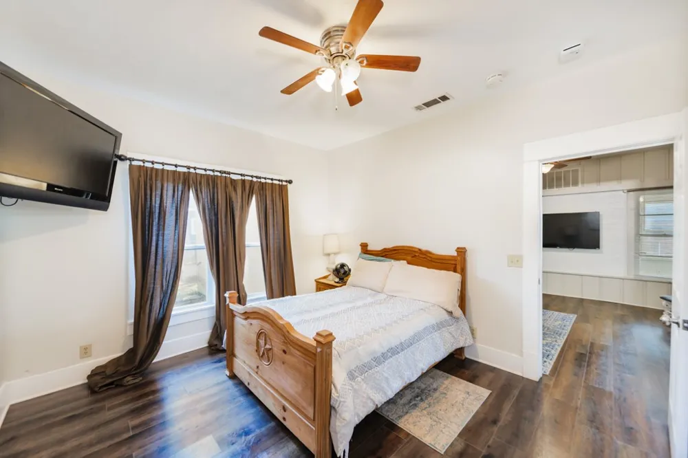 517 W Lamar Street Alvord, TX 76225