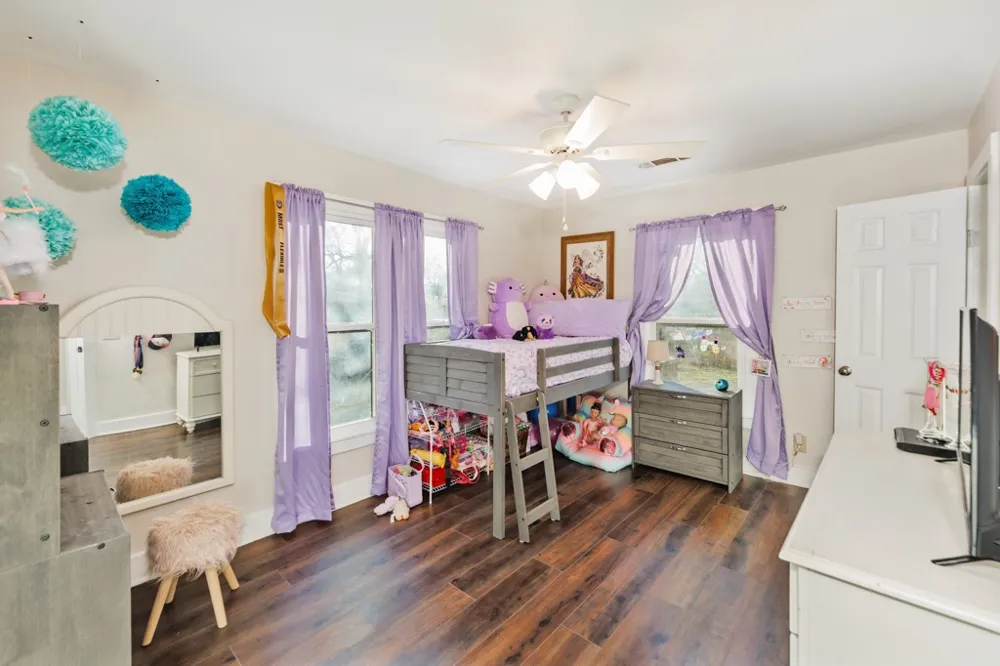 517 W Lamar Street Alvord, TX 76225