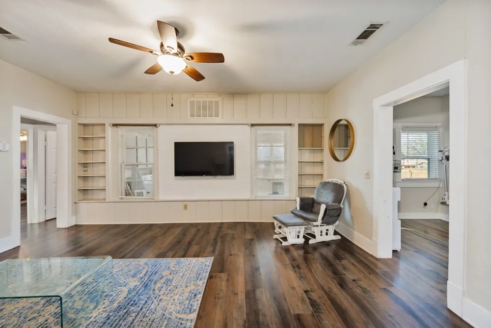 517 W Lamar Street Alvord, TX 76225