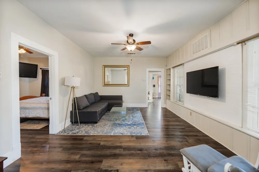 517 W Lamar Street Alvord, TX 76225