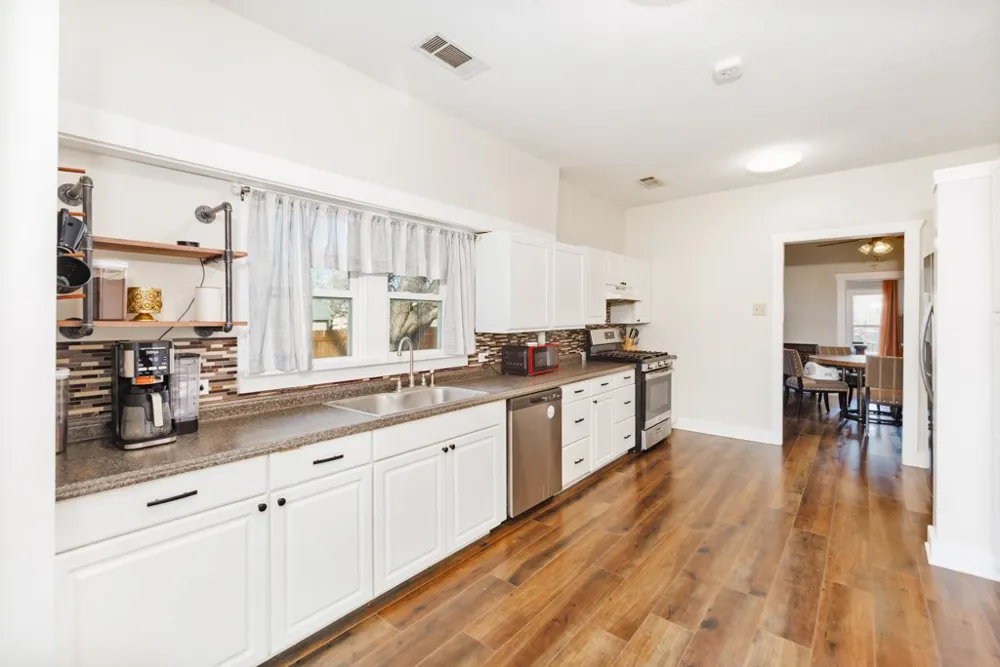 517 W Lamar Street Alvord, TX 76225