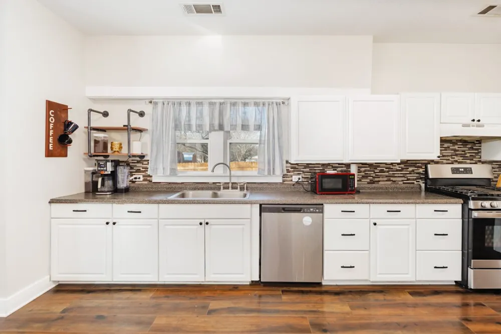 517 W Lamar Street Alvord, TX 76225