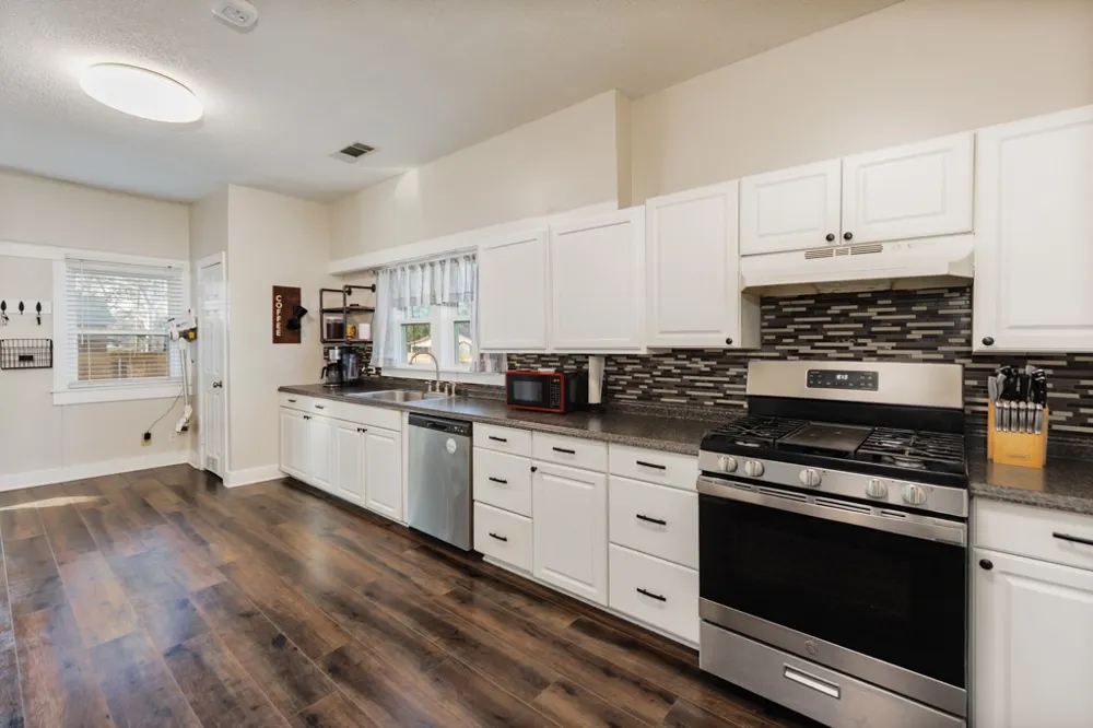 517 W Lamar Street Alvord, TX 76225