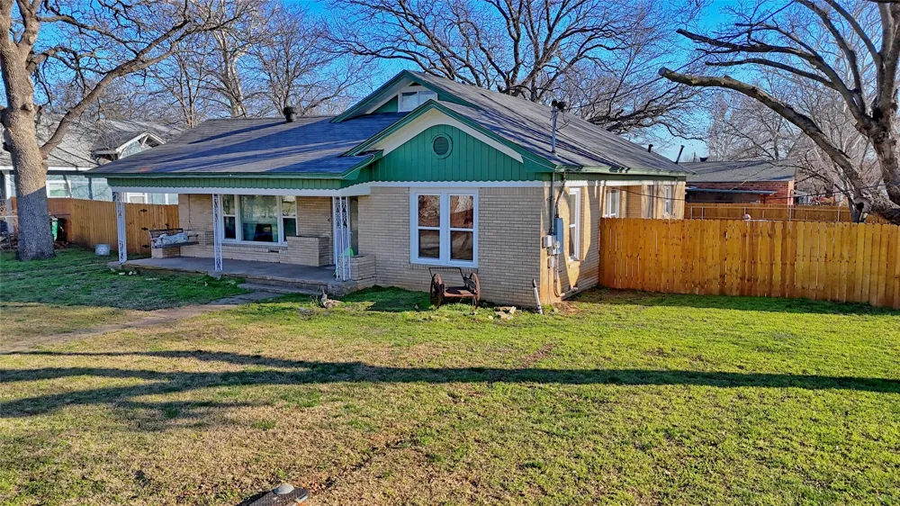 517 W Lamar Street Alvord, TX 76225