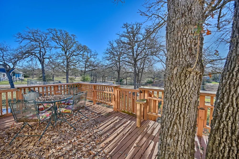 100 Choctaw Crest Somerville, TX 77879