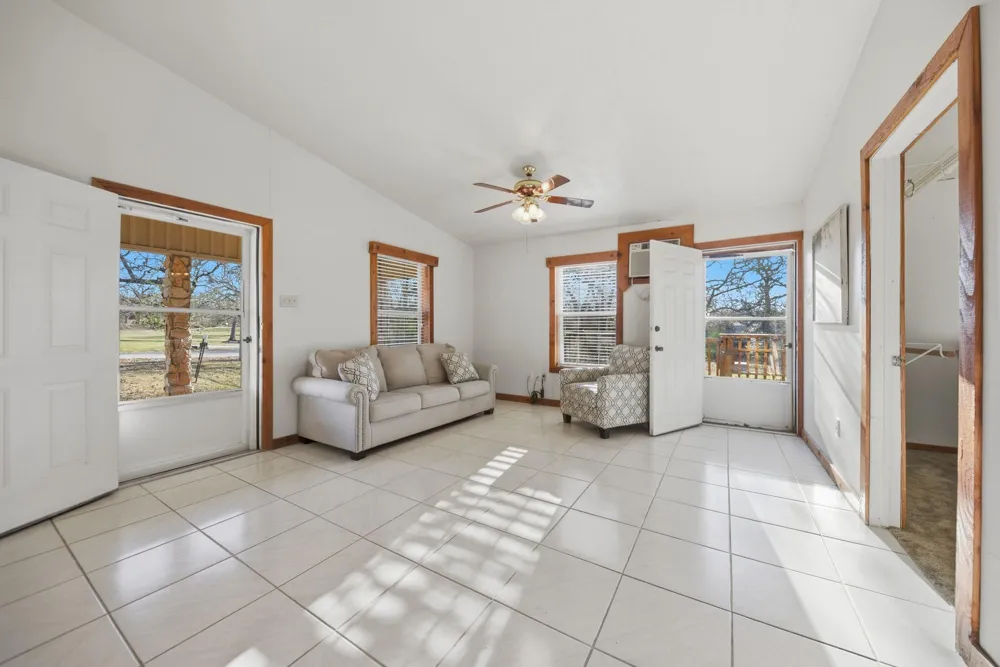 100 Choctaw Crest Somerville, TX 77879