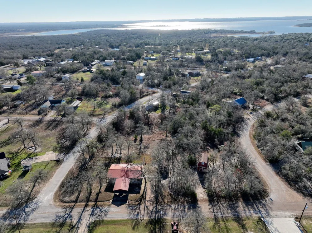 100 Choctaw Crest Somerville, TX 77879
