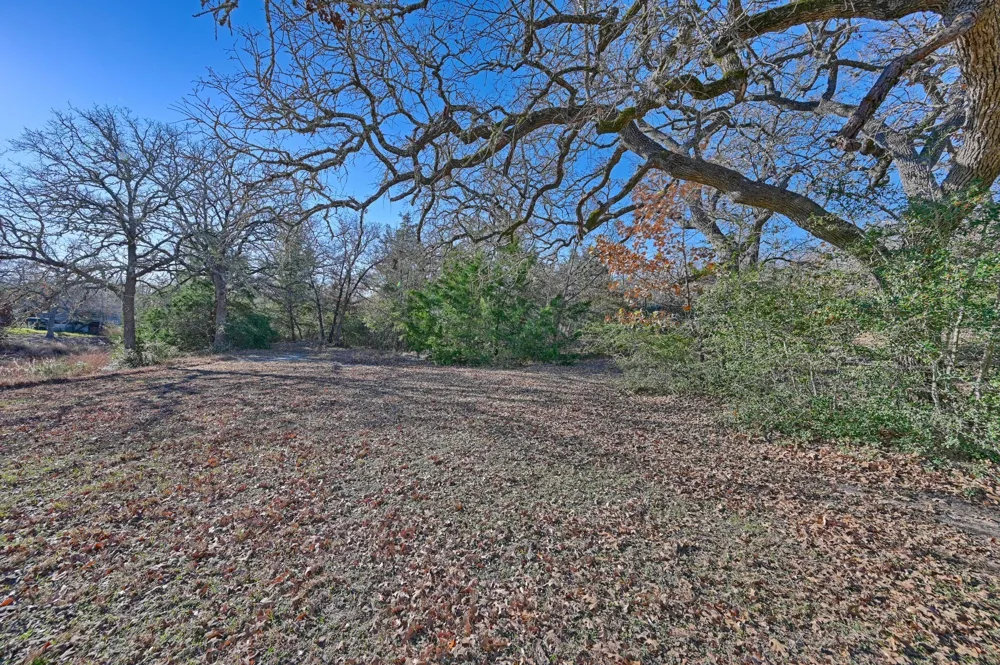 100 Choctaw Crest Somerville, TX 77879