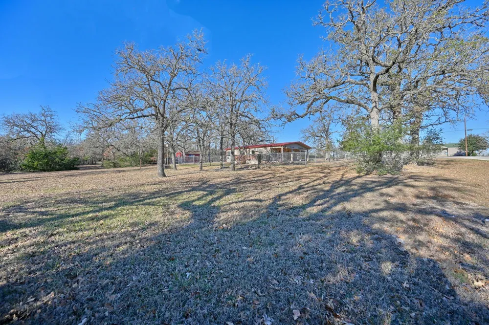 100 Choctaw Crest Somerville, TX 77879
