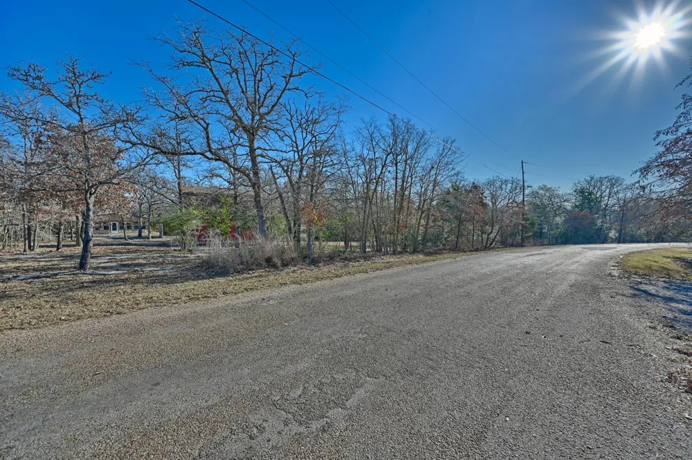 100 Choctaw Crest Somerville, TX 77879
