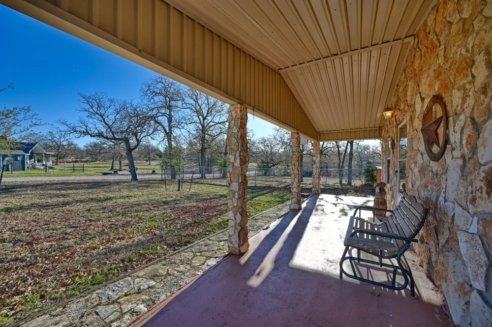 100 Choctaw Crest Somerville, TX 77879