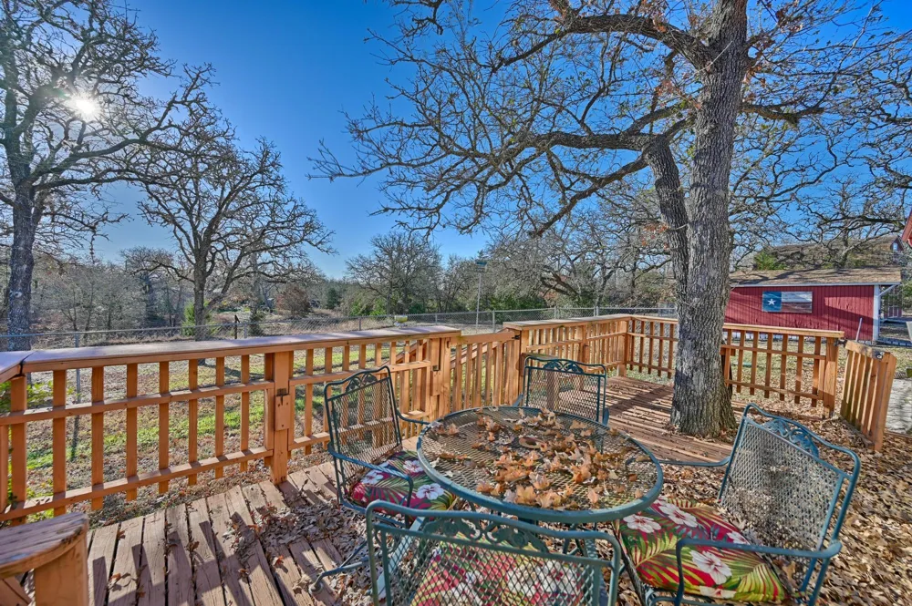 100 Choctaw Crest Somerville, TX 77879