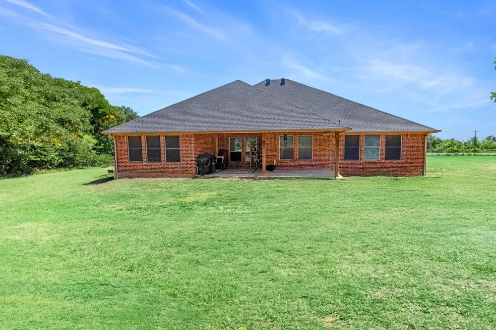 9430 W Highway 199 Poolville, TX 76487