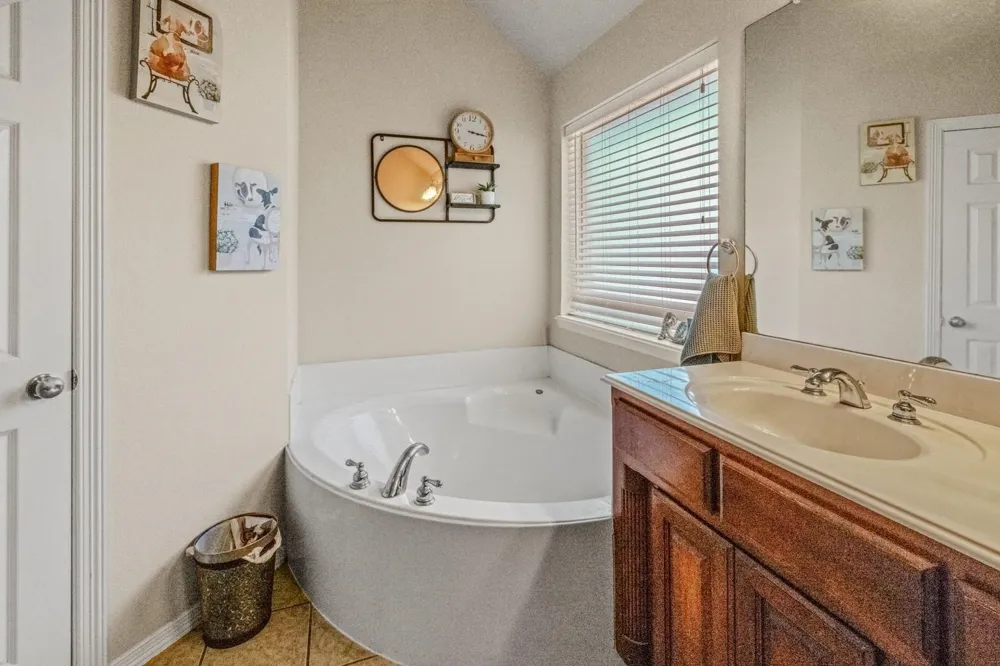 9430 W Highway 199 Poolville, TX 76487