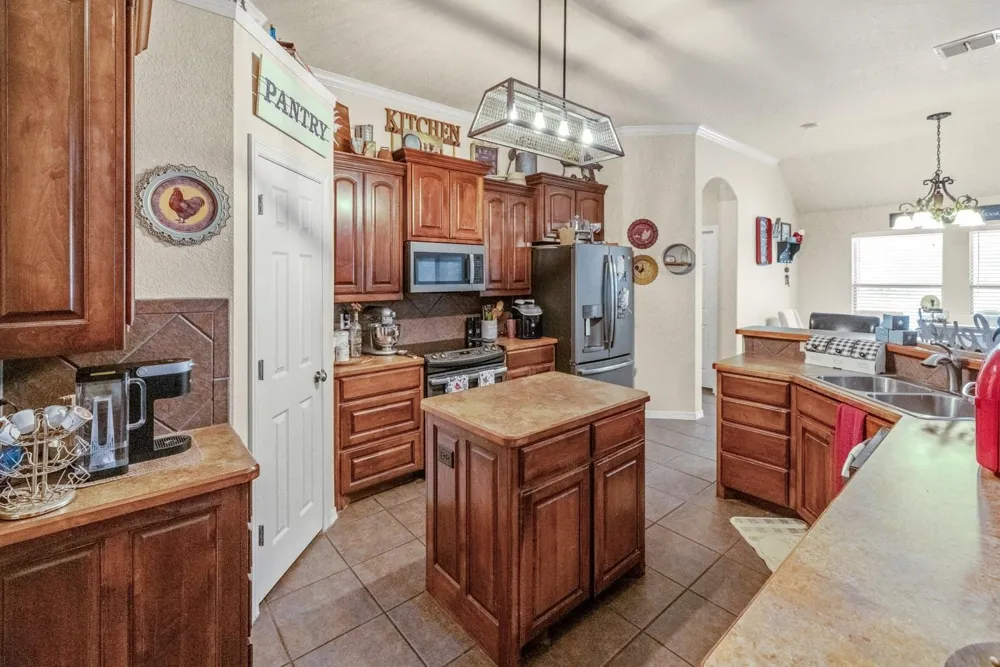 9430 W Highway 199 Poolville, TX 76487