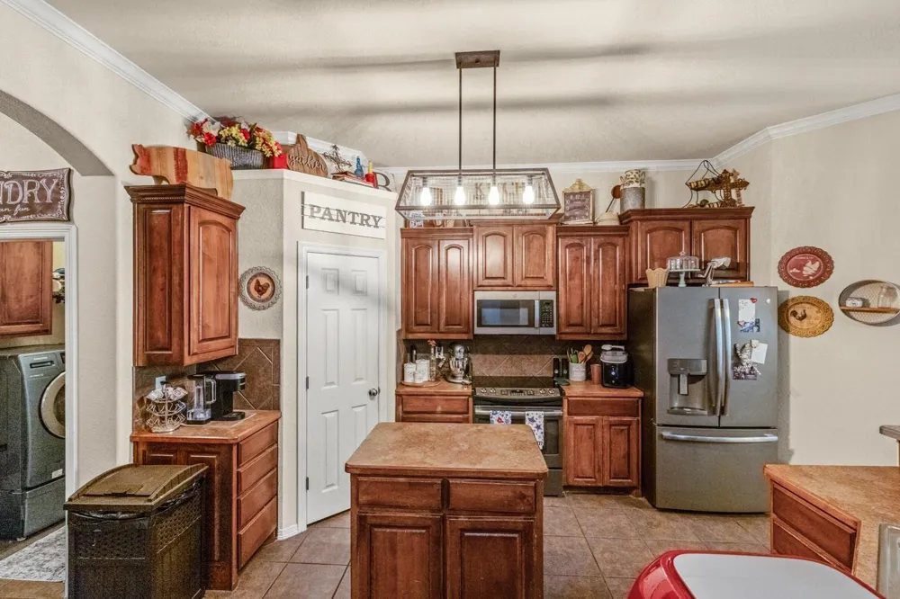 9430 W Highway 199 Poolville, TX 76487