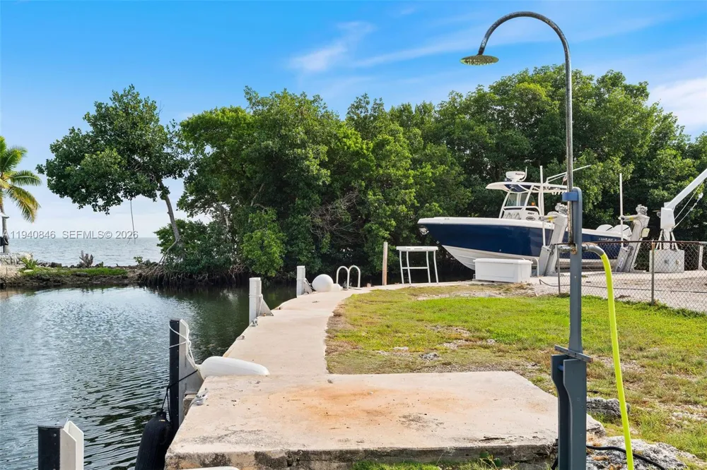 127 Seaside Ave Key Largo, FL 33037