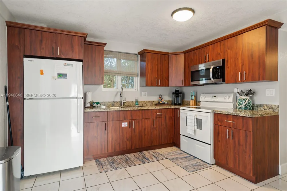 127 Seaside Ave Key Largo, FL 33037