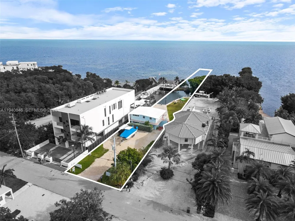 127 Seaside Ave Key Largo, FL 33037