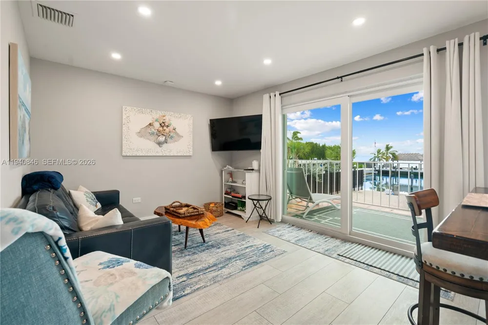 127 Seaside Ave Key Largo, FL 33037