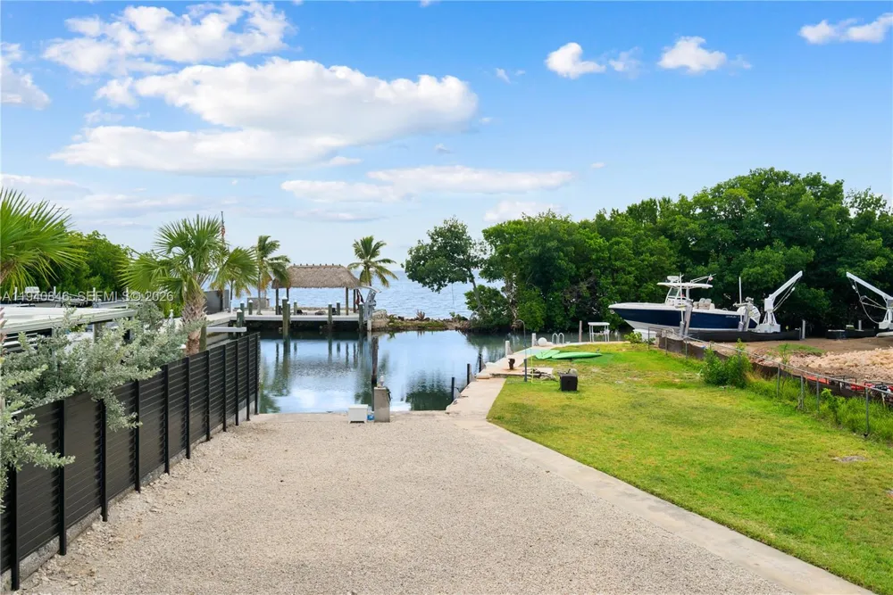 127 Seaside Ave Key Largo, FL 33037
