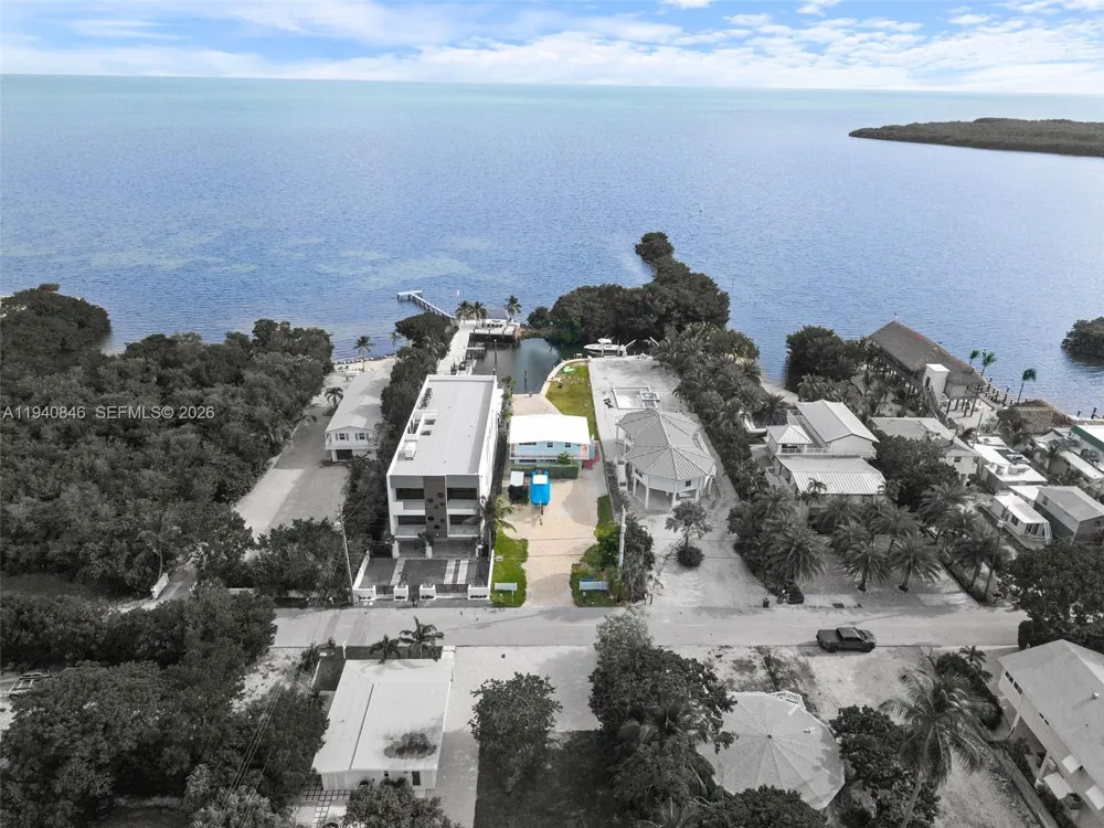 127 Seaside Ave Key Largo, FL 33037